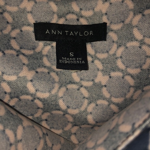 Cold Shoulder Ann Taylor Top✨ - Picture 5 of 5